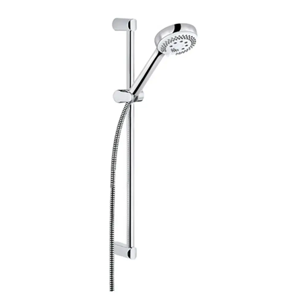 Brause-Set von Kludi mit Wandstange, bestehend aus einer Handbrause und flexibler Schläuchung, montiert an einer vertikalen Halterung. Chromoberfläche.